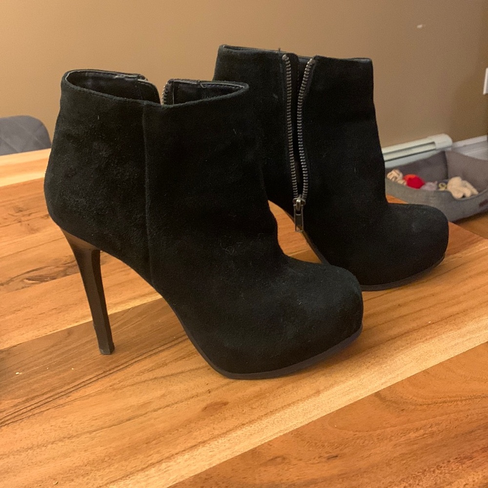 Le Chateau high heeled booties size 10
